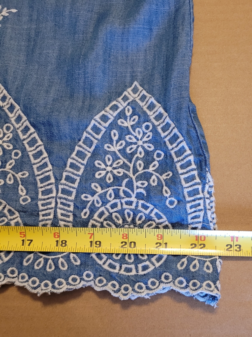 Talbots Women's Blue Embroidered Chambray Sleeveless Top Sz. Lg. - Picture 7 of 8